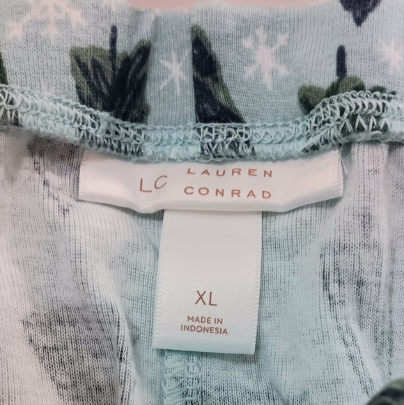 3/10 Lauren Conrad Trees Snowflakes PJ Lounge Pants XL - Picture 5 of 6